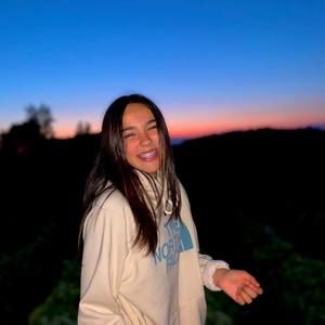 Meet your Posher, Alexia